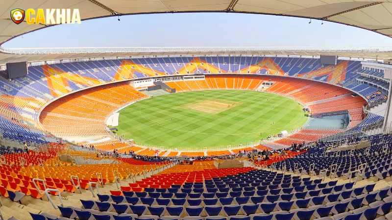 Sân vận động lớn nhất thế giới hiện tại là Narendra Modi Stadium